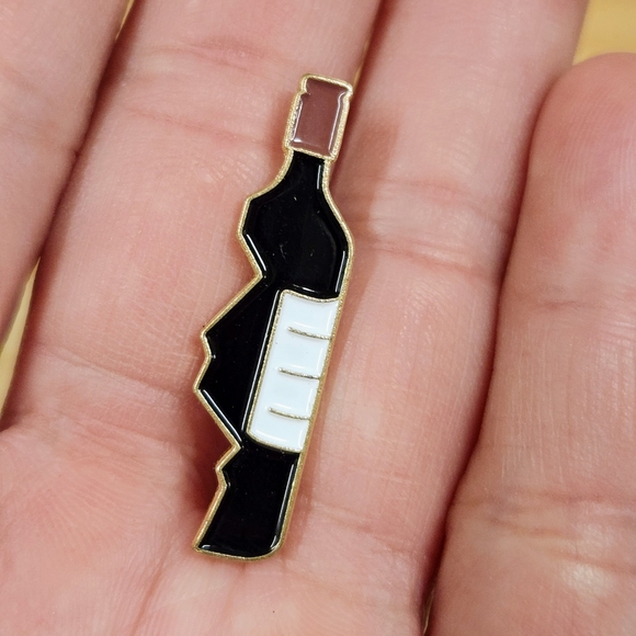 Broken Heart/Wine Bottle Pin - Picture 4 of 6